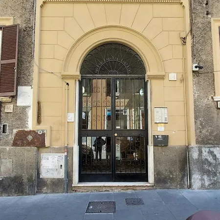 Private Apartment *